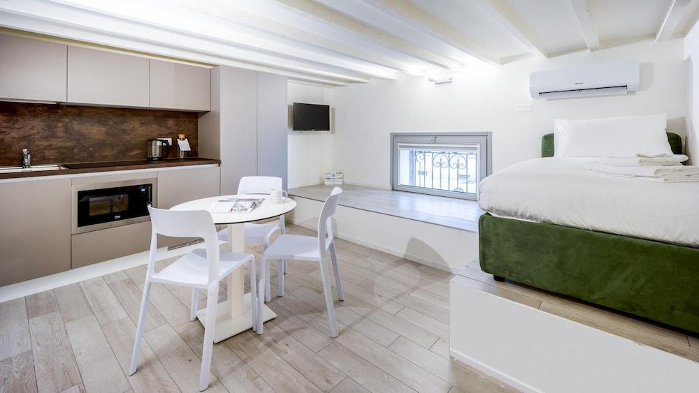 إيتاليانواي - ذا بي فيليدج ستاندارد - إم غرفة