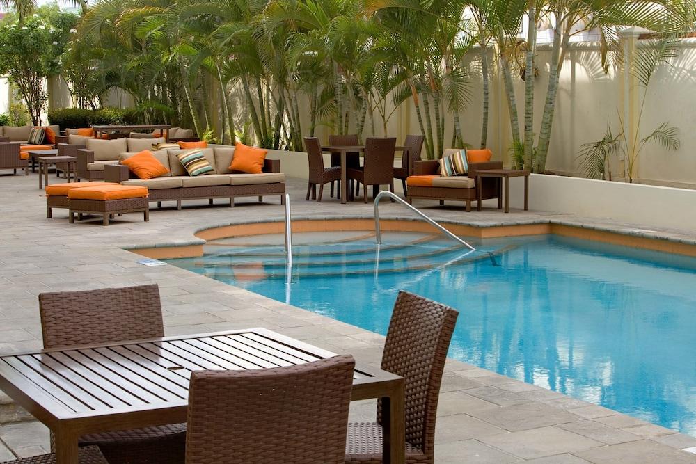 كورت يارد باي ماريوت بورت أوف سبين زحليقة مائية