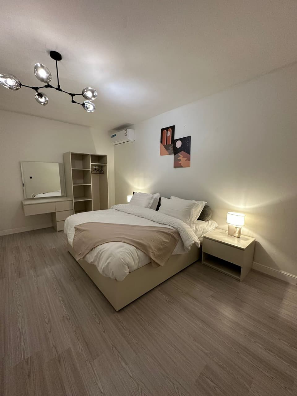 Modern Apartment with Self Check-in | 5860 Featured Image