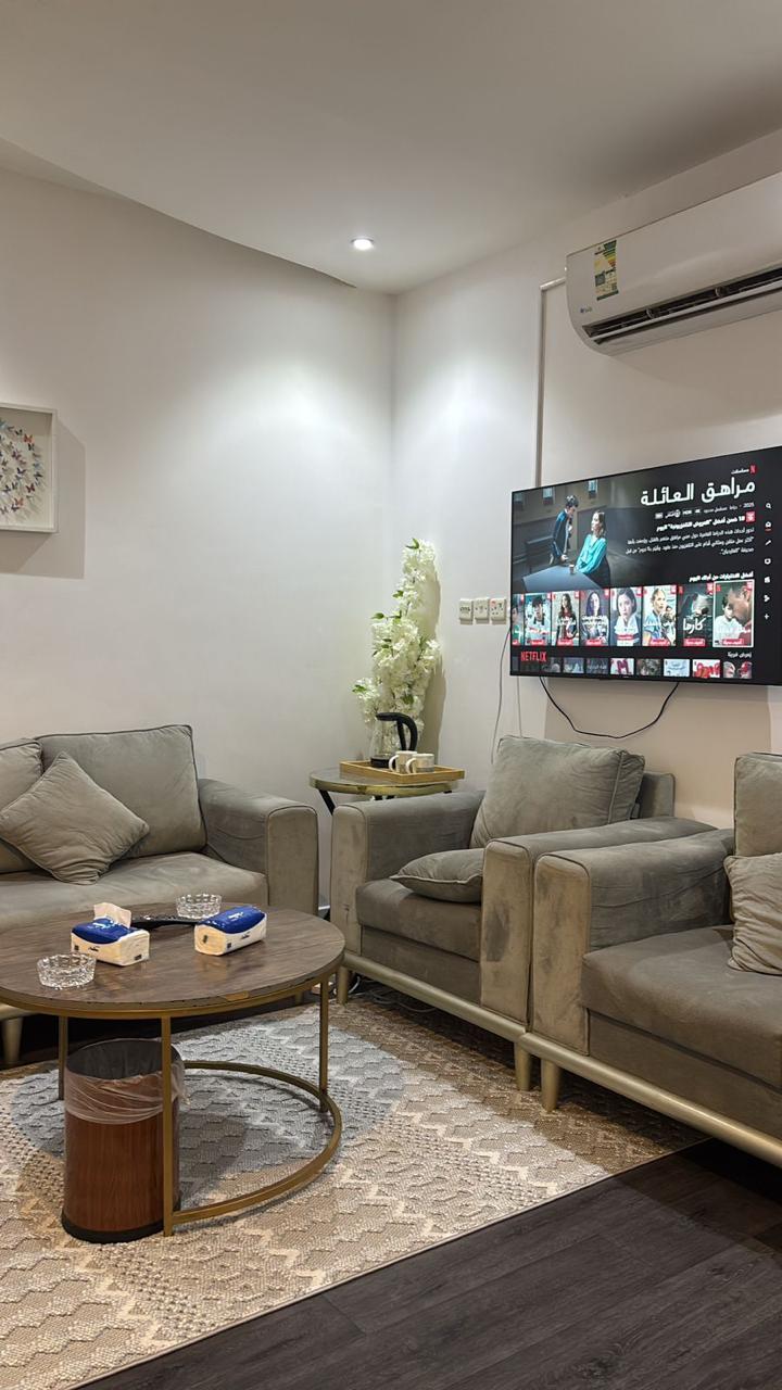 Attractive Studio with Comfortable and Simple Furniture | 5736 Bedroom