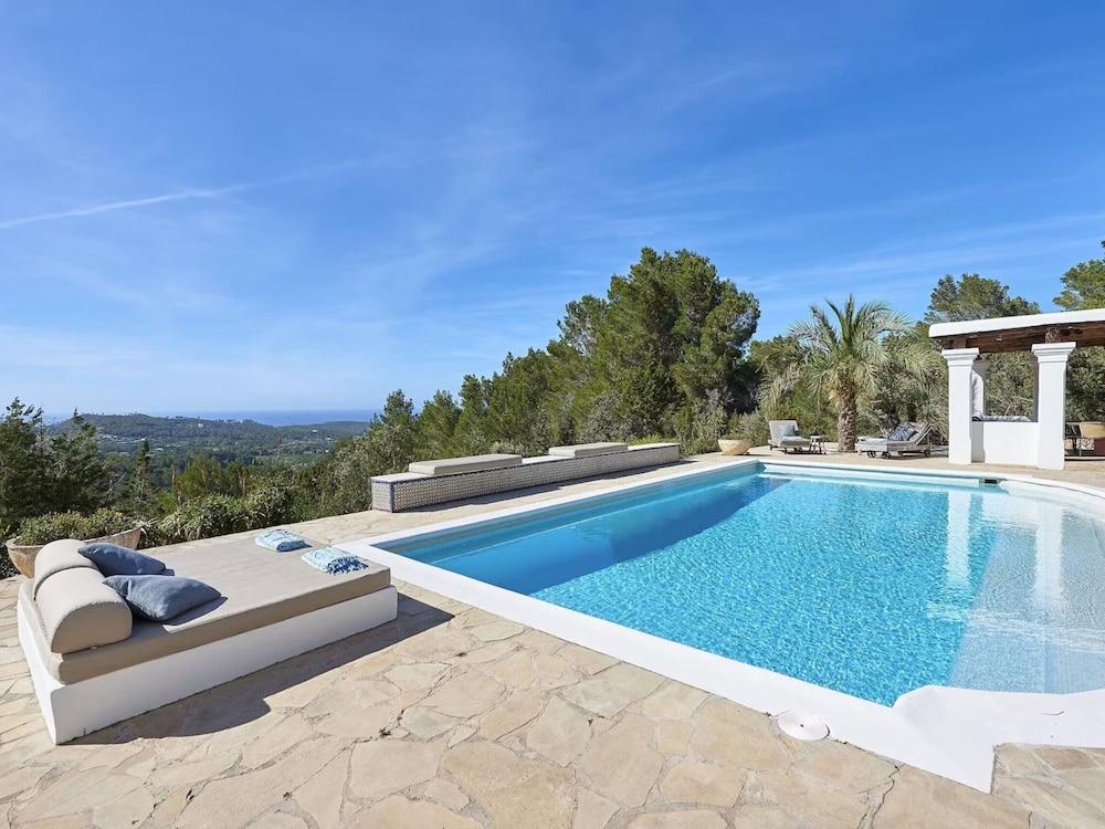 هيلسايد فيلا ويذ سيا فيوز الصورة الأساسية