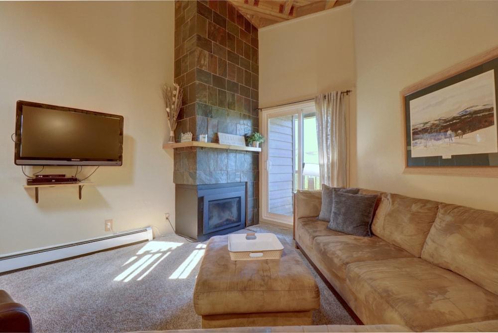 D303 Tree House 2br+loft 2ba 2 Bedroom Condo by Redawning