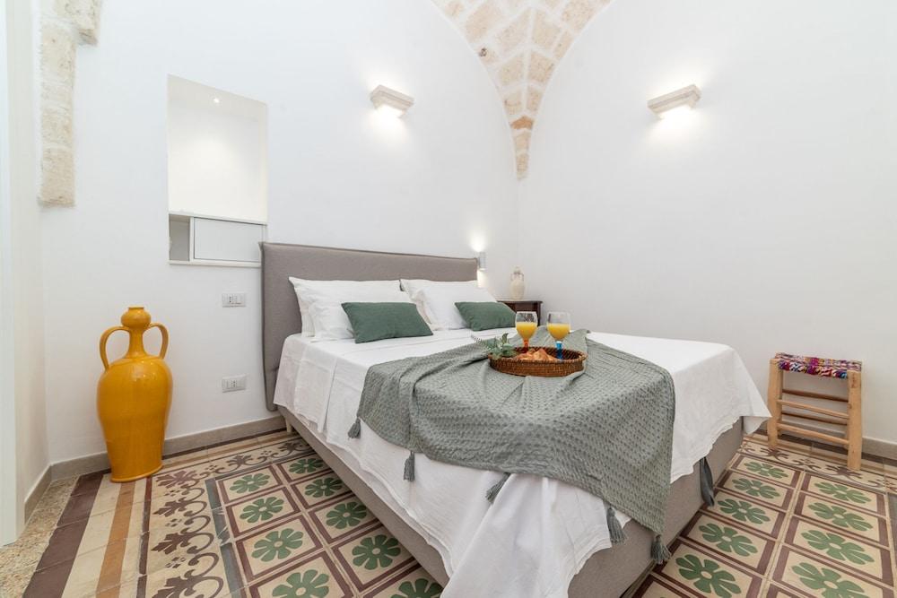 إليجانس ستافا رومز