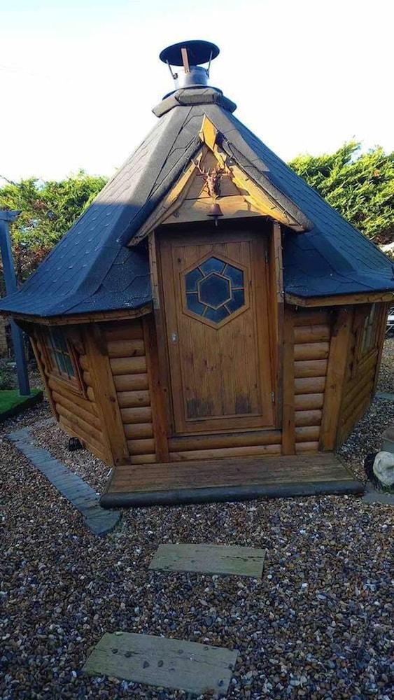 ميجيل فارم هاوس، هوت تو بي بيبيت هوت المنطقة الخارجية