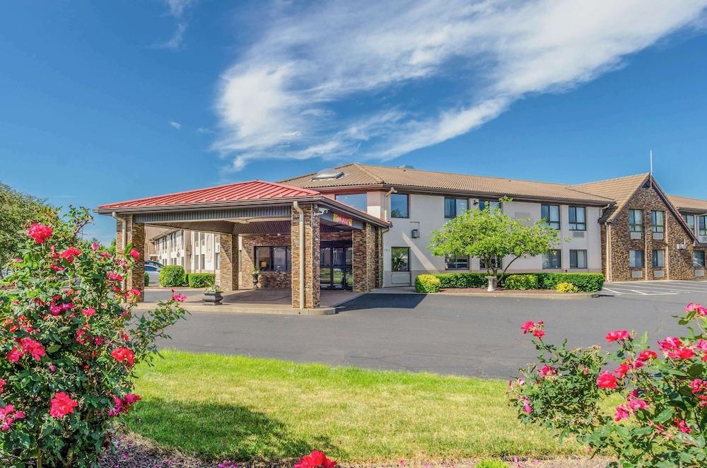 كومفرت إن آند سويتس ويست سبرينجفيلد المنطقة الخارجية