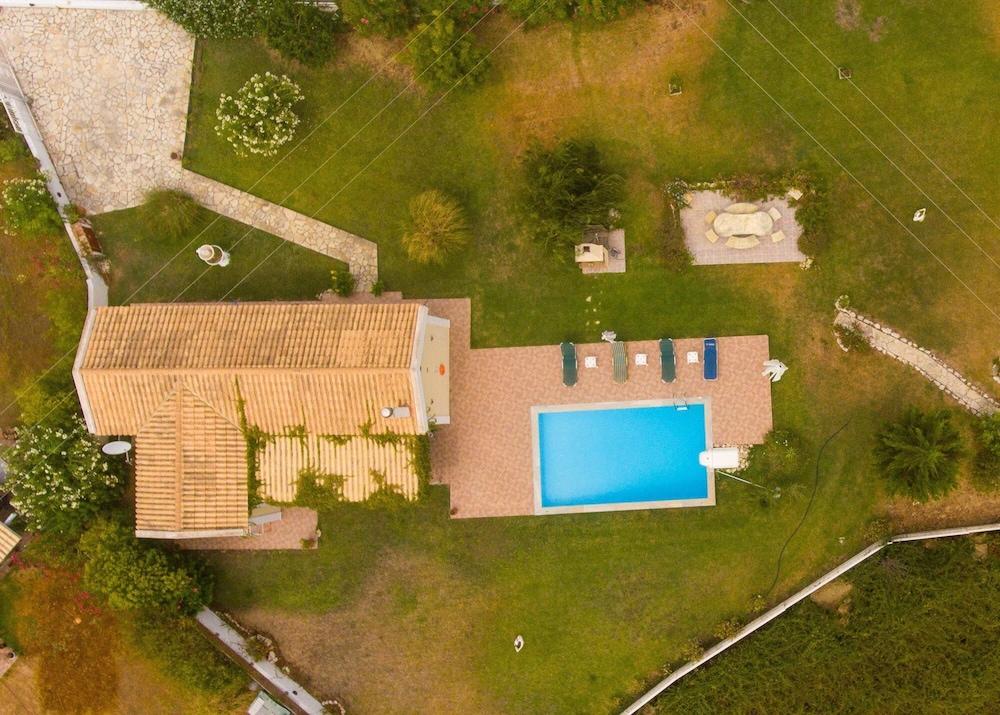 Villa Melissa Large Private Pool Walk to Beach Sea Views A C Wifi Car Not Required - 1926 Room