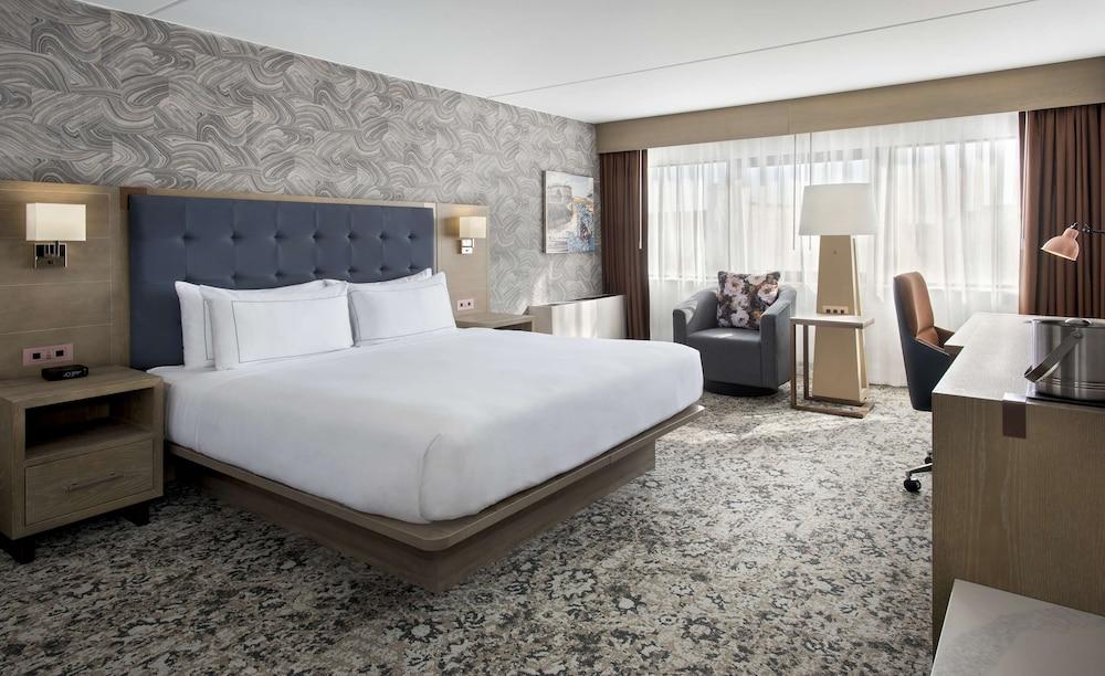 DoubleTree by Hilton Poughkeepsie Convention Center Room