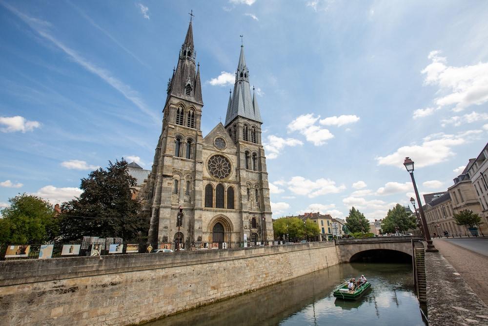 كومبينج دو شالون أون شومباني المنطقة الخارجية