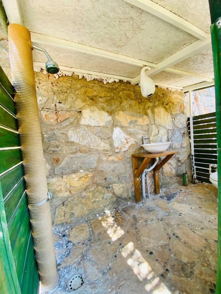 أرتيستيك فيلا ويذ برايفت بول، بودروم، تيركي داخلي