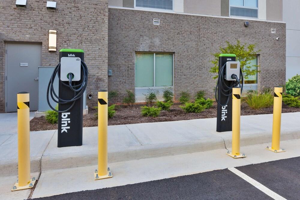 هامبتون إن دانفي، ٕفيفرينيا المنطقة الخارجية