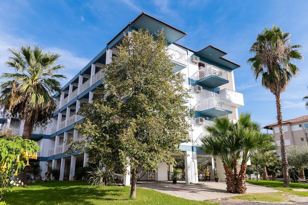 Zoe Seaside Exterior