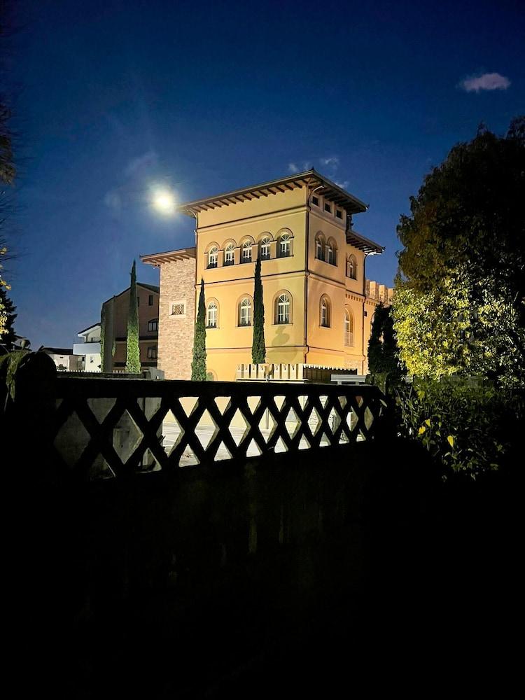 إل كوديروسو - إل كاستيلو تشي نون كيرا الصورة الأساسية