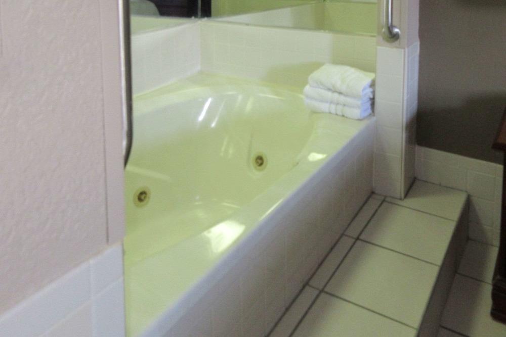 إيكونو لودج إن آند سويتس مانشيستر نورث غرفة