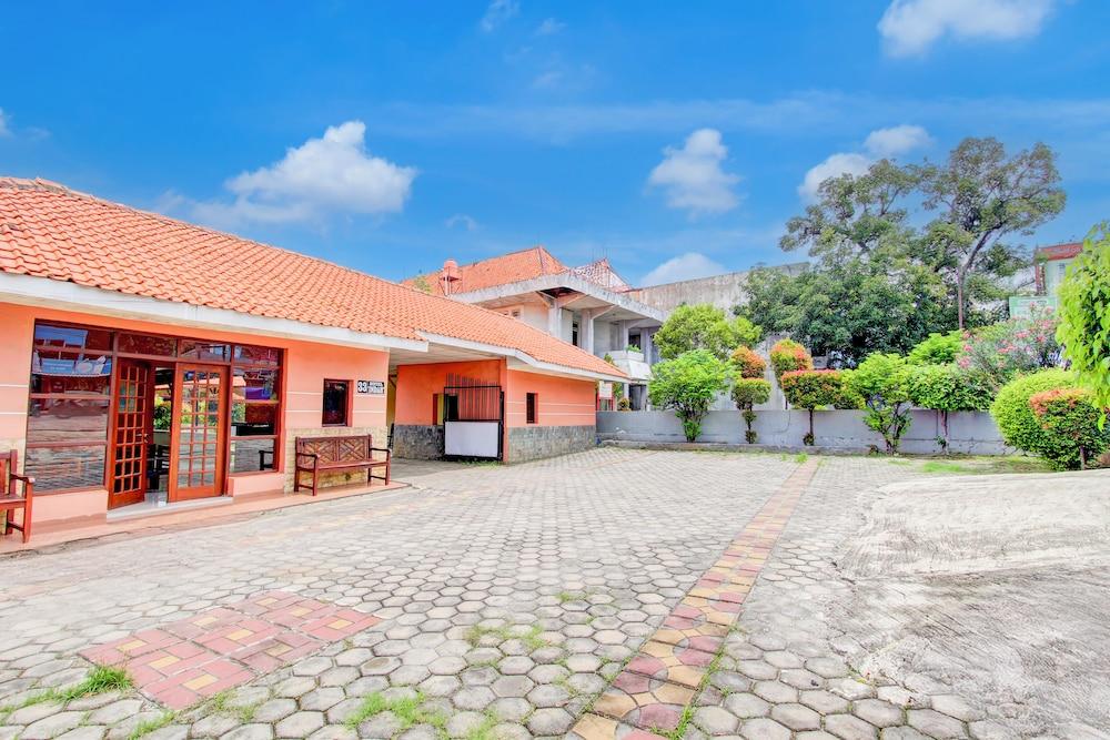 كوليكشن أو ستاسيون بيكالونجان نير ستاسيون كيريتا أبي فورميرلي هوتل إندا المنطقة الخارجية