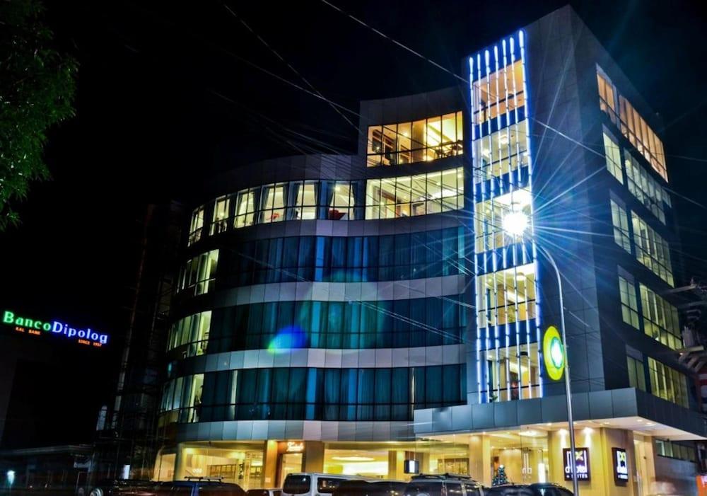 D' Hotel and Suites Exterior