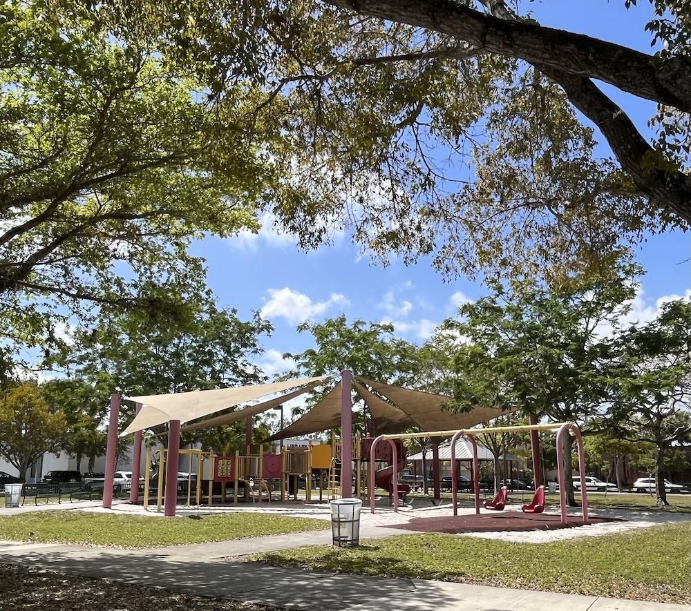 لاكوريوس آند سبيشوس تاون هاوس إن برايم لوكيشن المنطقة الخارجية