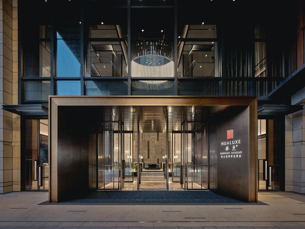 هوالوكس كونشان هواتكياو باي آيتش جي المنطقة الخارجية