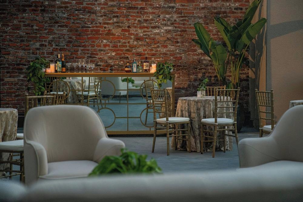 هوتل دي لا بوست - فرينش كورتر، إيه رينيسانس هوتل منطقة الاستقبال