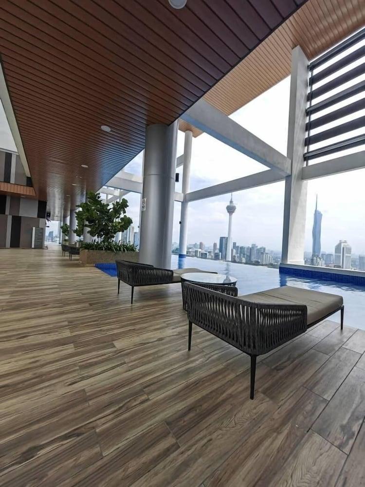 كولوني باي إنفينيسام اه كٕك سي سي زحليقة مائية