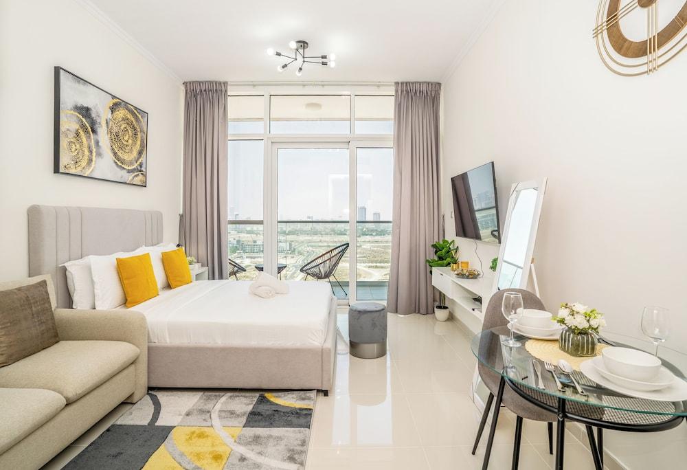 تانين - شقة أنيقة بشرفة تتميز بإطلالات على المدينة غرفة