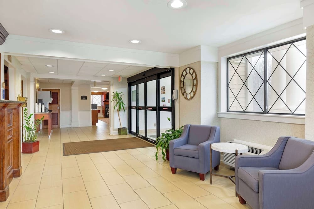 Best Western The Inn at Sharon/Foxboro Lobby