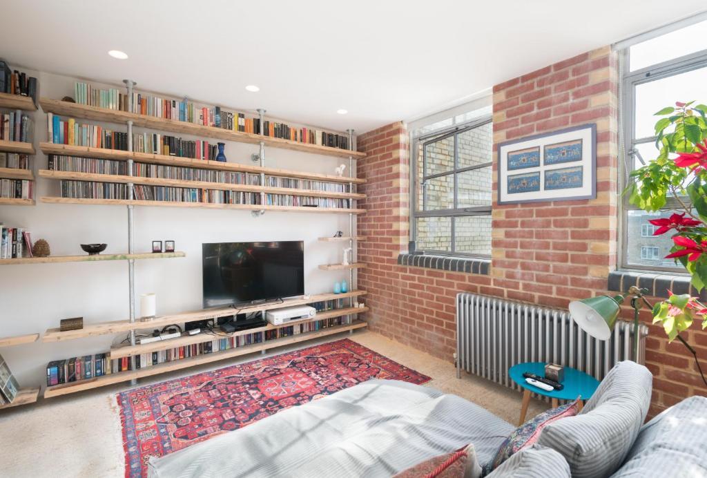 سنسيشنال شورديتش لوفت كلوز تو باربيكان باي اندر ذا دورمات أخرى