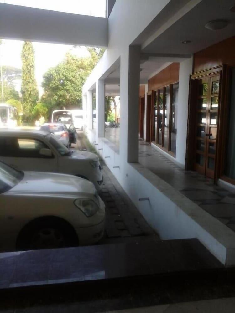 سيزونز أوف يانجون إنترناشونال آيربورت هوتل المنطقة المحيطة بالمنشأة