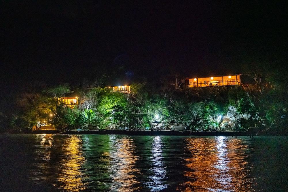 Chez Max, Cadras Haiti Exterior