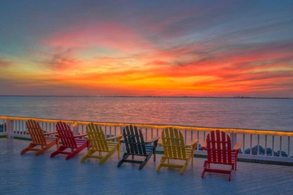 صن سيت أون ذا باي ديسينر كوندو برايفت بالكوني غرفة