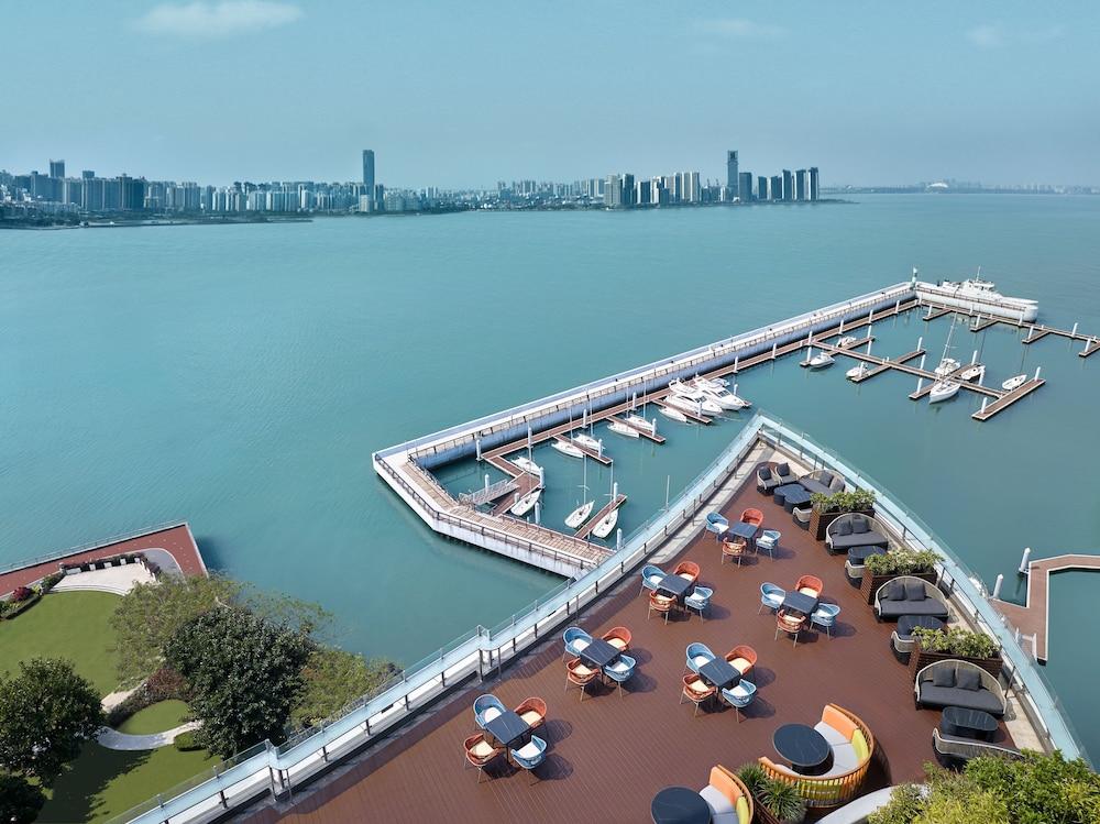 إنتركونتننتال هايكو سي في  باي آيتش جي