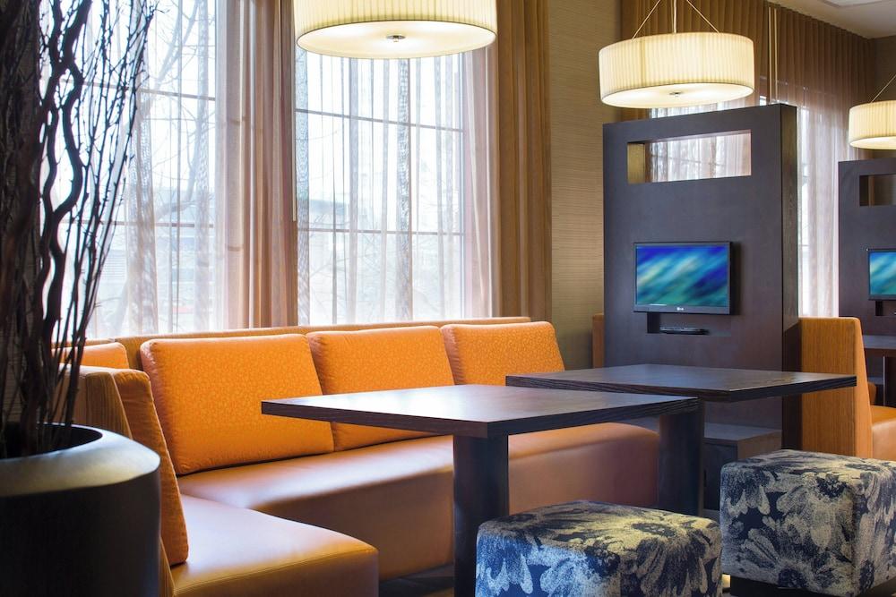 Courtyard by Marriott Providence Downtown Lobby Sitting Area