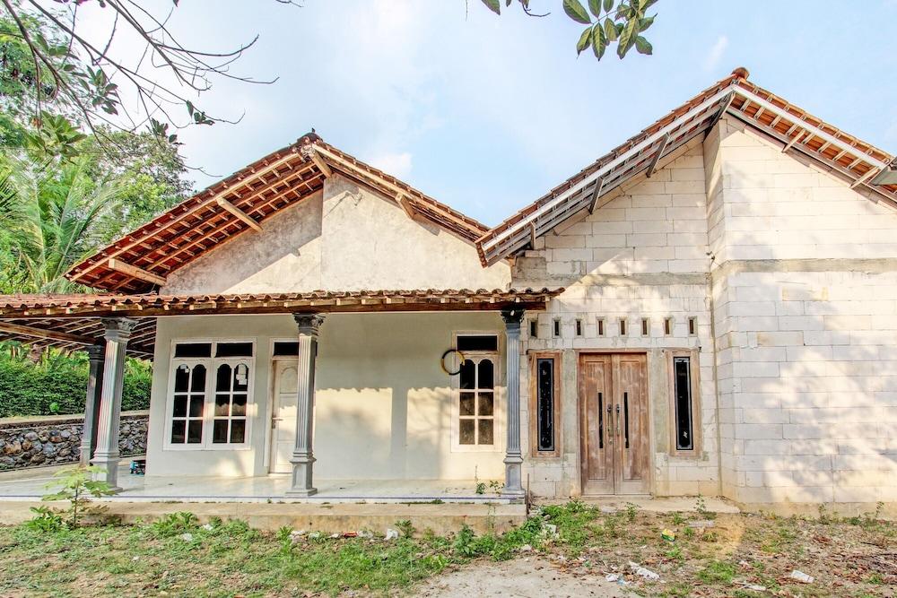 هوتل أو أجس كوستل شياريانيرويساتا أجرو جولونج