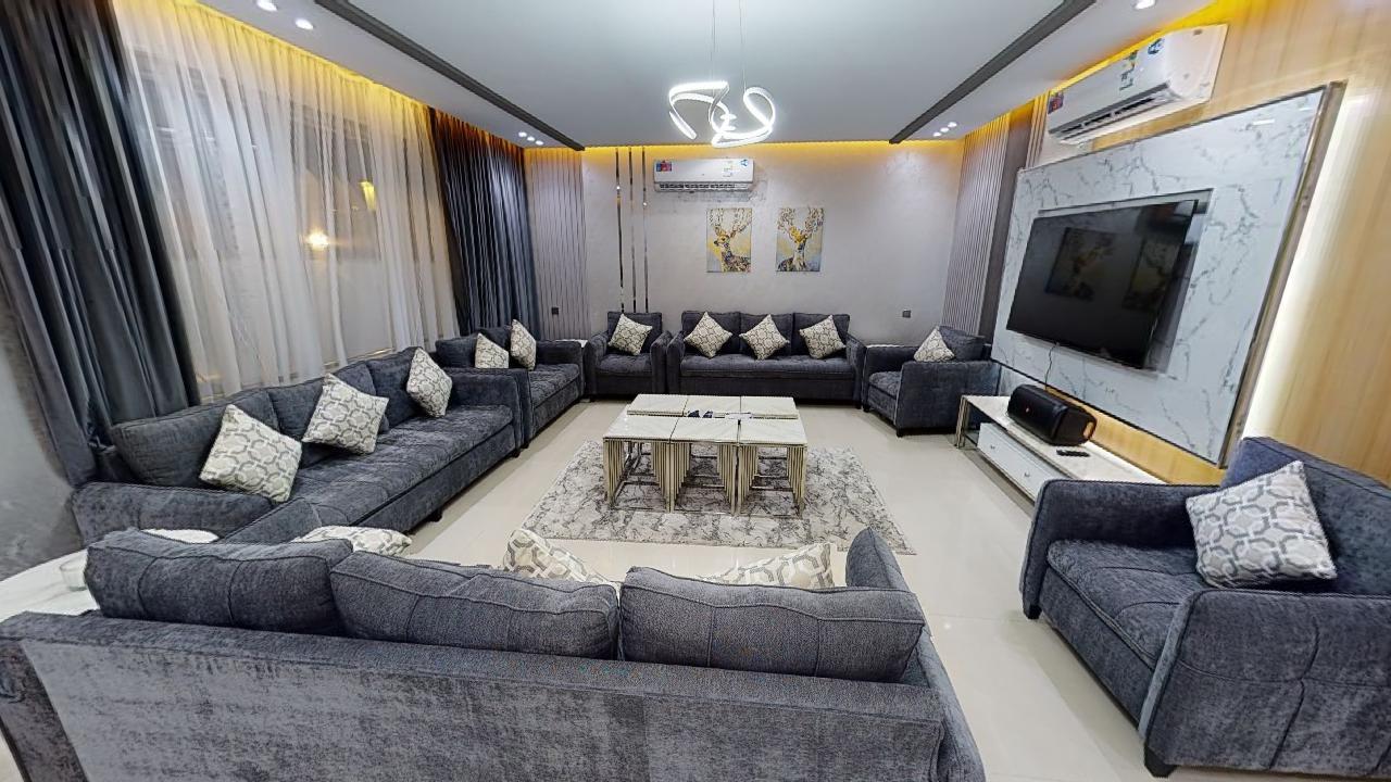 Comfy Chalet with Comfortable and Simple Furniture | 1792 Living Room