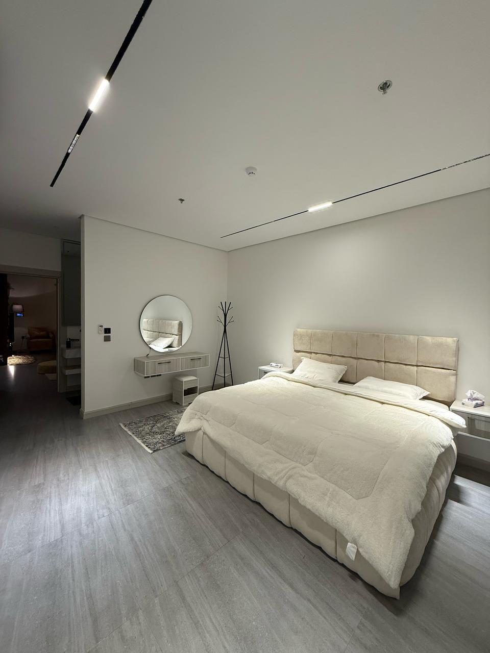 شقة بتصميم أنيق بأثاث مريح وبسيط | 5647