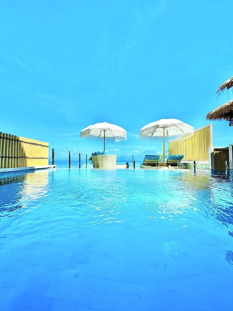 ليمبونغان هارموني فيلاز حمام سباحة مكشوف