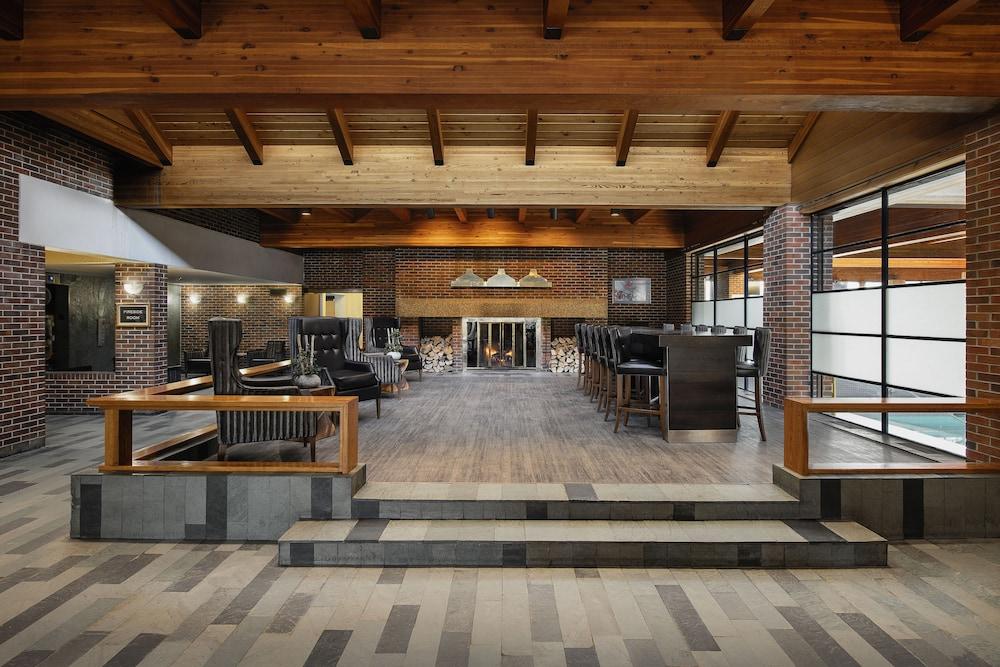 Valhalla Hotel & Conference Centre Lobby Sitting Area