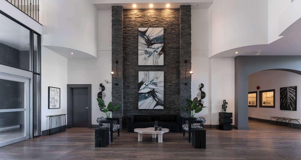 بريستيج هاربورفرونت ريزورت، وورلد هوتلز لاكوري الردهة