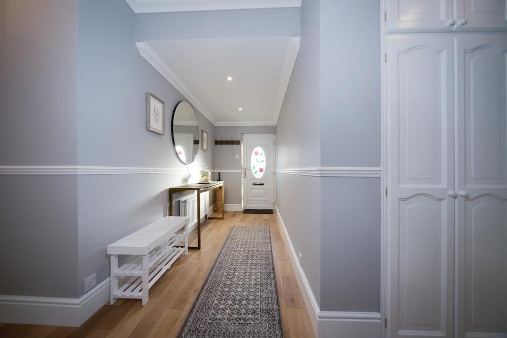 سوبر 5 بد روم فاميلي فريندلي ريتريت رستينجتون داخلي