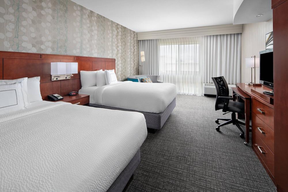 كورتيارد باي ماريوت راليغ نورث/مركز ترايانجل تاون غرفة