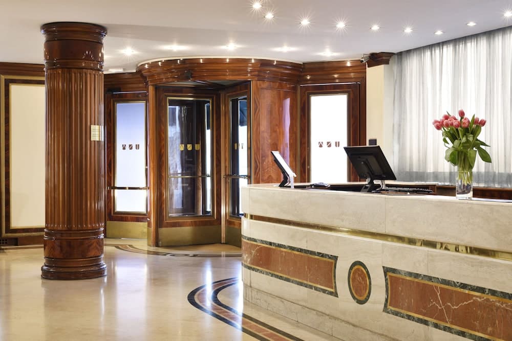 UNA Hotels Scandinavia Milano Reception