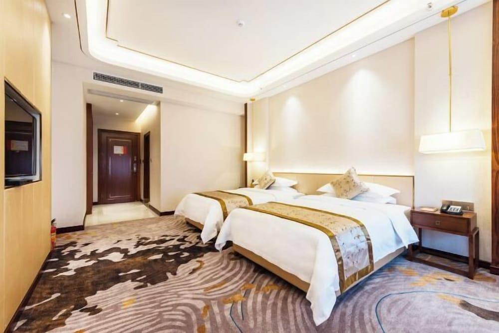 Fuyue Holiday Hotel(fuhua street store)