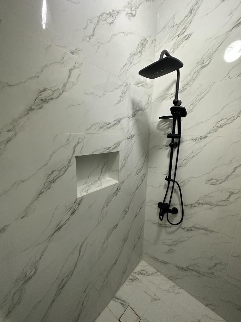 Elegant Apartment with Self Check-in | 3792 Bathroom