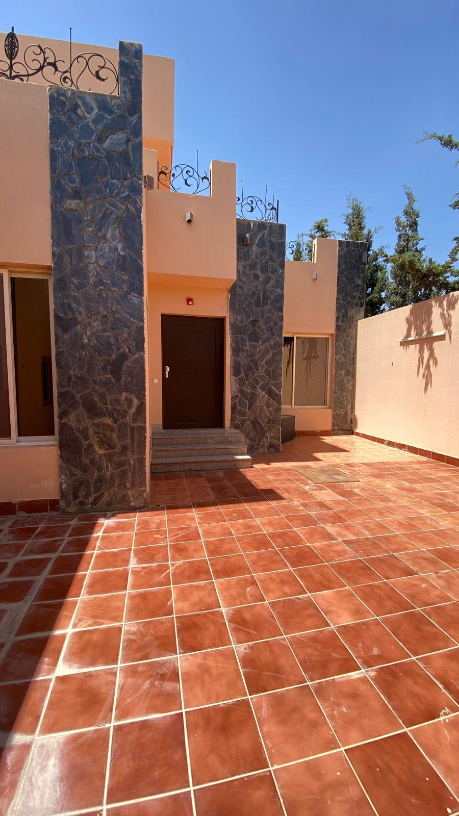 Elegant Villa with Pool | 5762