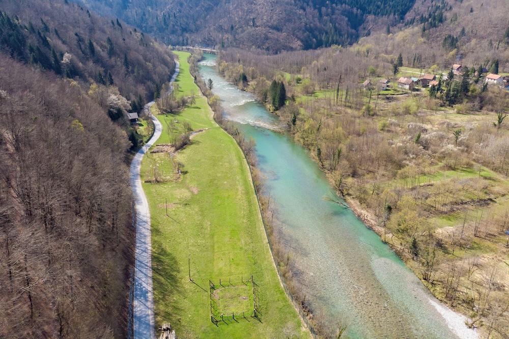 Fani's Riverside Cottage Aerial View