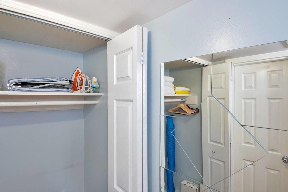 Gorgeous Spot in Hallandale Beach With Pool!! Interior