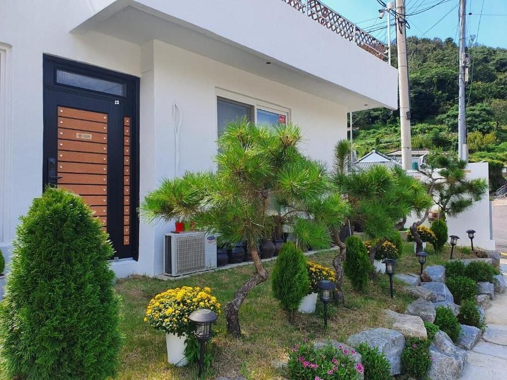 Mokpo Magiclamp Guesthouse Exterior