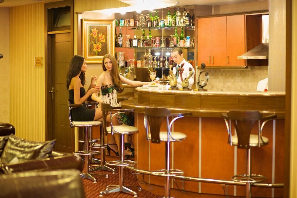 جراند أونال هوتل الردهة