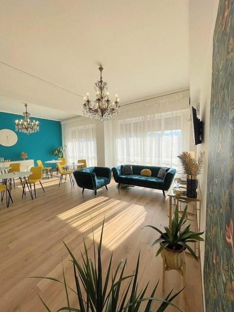 بي آند بي ي هوم داخلي