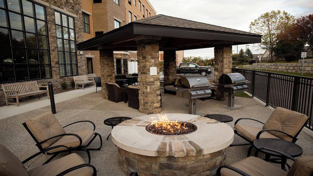 ستاي بريدج سويتس أوبورن هيلز باي آيتش جي المنطقة الخارجية