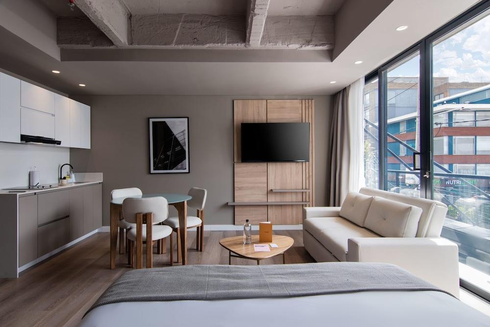 w Radiant 2BR w/ Marvelous Deco in Unicentro Room